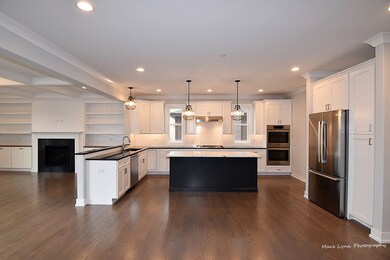 272 N Oaklawn Ave, Elmhurst, IL 60126 - photo 4