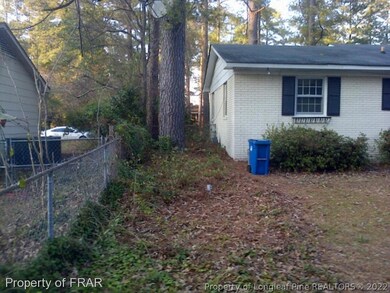 566 Lennox Dr, Fayetteville, NC 28303 - photo 4