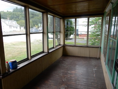 594 E Main St, Newport, VT 05855 - photo 3