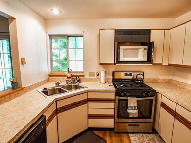 11 Winding Brook Dr unit 11, South Burlington, VT 05403 - photo 6