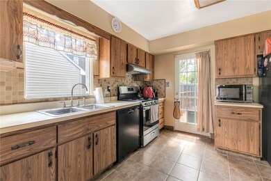 70 8th St, Midland, PA 15059 - photo 2