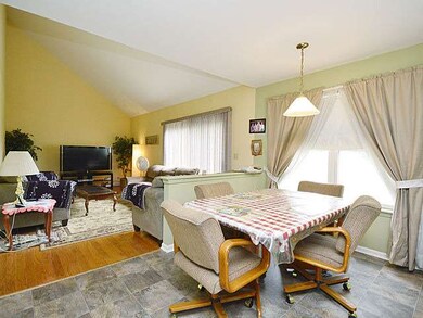 942 Cortney Dr, Carpentersville, IL 60110 - photo 6