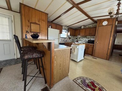 #3- Kitchen bar area