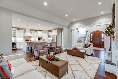 405 Dunwoody Dr, Aurora, OH 44202 - photo 2