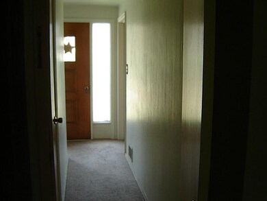 Entry/Foyer.