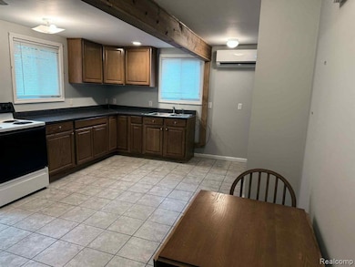 508 N Silver St, Bad Axe, MI 48413 - photo 4