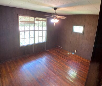 2421 Cottonwood Ave, Bay City, TX 77414 - photo 7