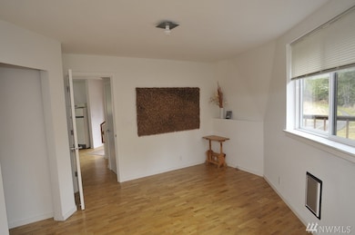 17244 Jonas Hill Ln SE, Rainier, WA 98576 - photo 3