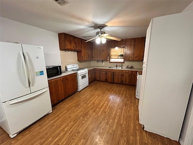 809 Perry Dr, Fort Worth, TX 76108 - photo 2