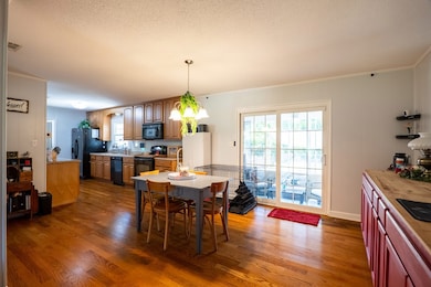 Dining/Kitchen