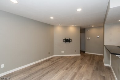 32 Sam Bonnell Dr unit C0302, Clinton, NJ 08809 - photo 5