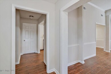 06-100 E Lake Dr
