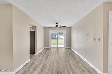 1217 Castle Dr, Jacksonville, NC 28546 - photo 5