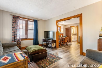 26-web-or-mls-296-w-17th-st