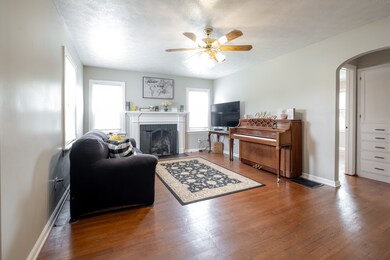 142 S Cherry St, Columbus, IN 47201 - photo 6