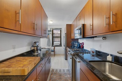 860 Grand Concourse unit 7N, Bronx, NY 10451 - photo 4