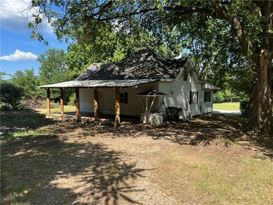 1135 Mcknight Ave, West Fork, AR 72774 - photo 5