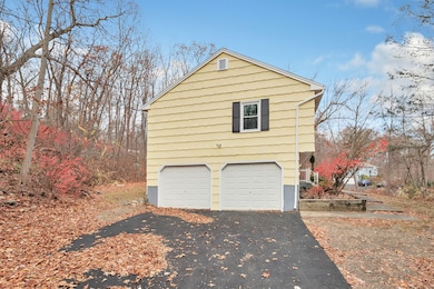 76 Dorman Rd, Oxford, CT 06478 - photo 3