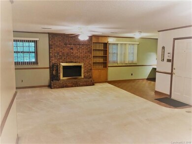 508 Camelot Dr, Statesville, NC 28625 - photo 3