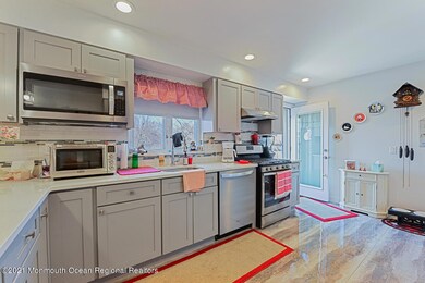 Eat-In Kitchen