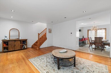 82-06 166th St, Jamaica, NY 11432 - photo 2