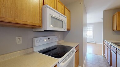 354 Manhattan Dr unit 8, Burlington, VT 05401 - photo 3