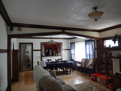 living room to dining room view