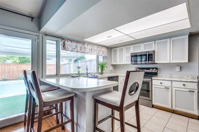 Kitchen with breakfast bar
