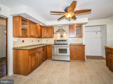 35 Wilkshire Rd, Doylestown, PA 18901 - photo 4