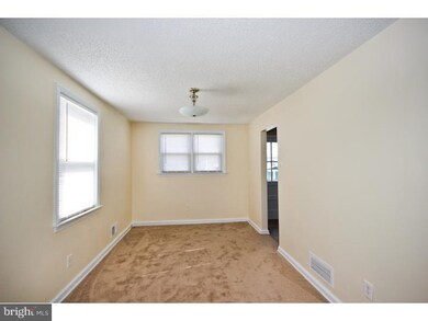 209 Evergreen Ave, Folsom, PA 19033 - photo 7