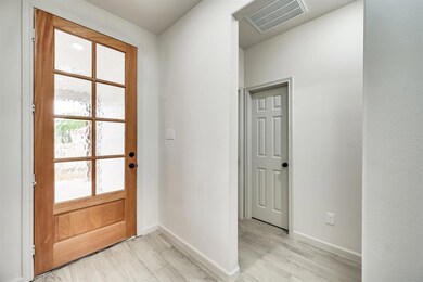 402 Royal St, Cleburne, TX 76031 - photo 4