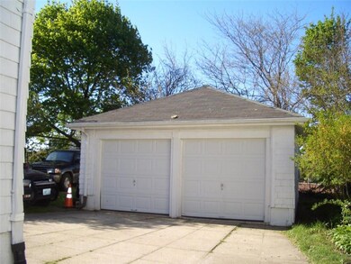 105 Eastwood Ave, Providence, RI 02909 - photo 2