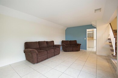 04_3524_Gardens_E_Dr_A__4_of_20_mls