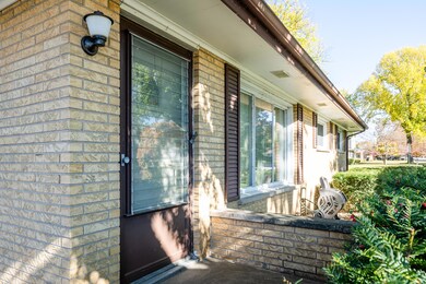 2781 N Trail Ln, Saint Joseph, MI 49085 - photo 3