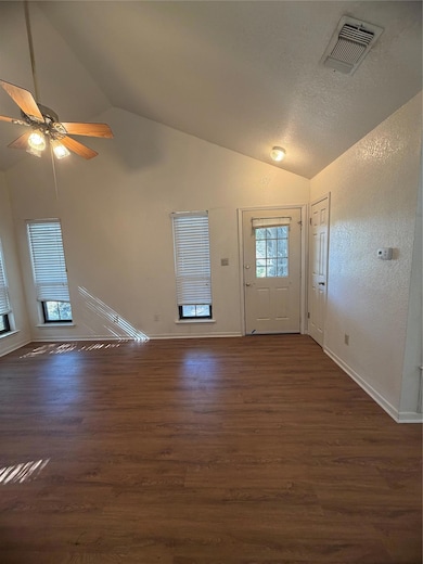 728 W San Antonio St unit 728 B, Lockhart, TX 78644 - photo 3