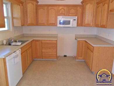 1731 SW Valley View Ct, Topeka, KS 66615 - photo 3