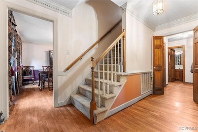 Stairway with wood finished floors, ornamental mol