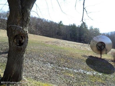 661 Ledge Hill Dr, Falls, PA 18615 - photo 7