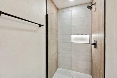 1602 Elgin St unit 4, Houston, TX 77004 - photo 7