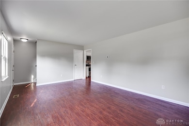 Entrance / Living