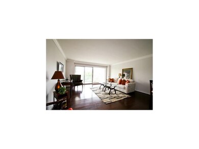 Living Room with Access to Terrace overlooking par