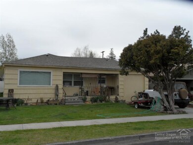 143 SW 10th St, Redmond, OR 97756 - photo 2