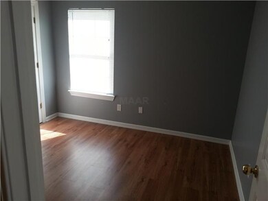 Nice master bedroom w/ separate bath