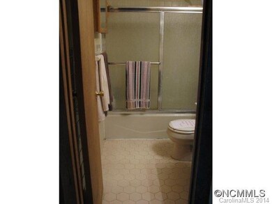 Bath w/ Tile Floor