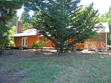 Rear of home w/full length deck