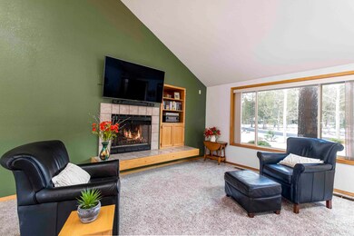 57822 Mount Adams Ln unit 4, Sunriver, OR 97707 - photo 3