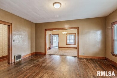 1435 W 14th St, Davenport, IA 52804 - photo 7