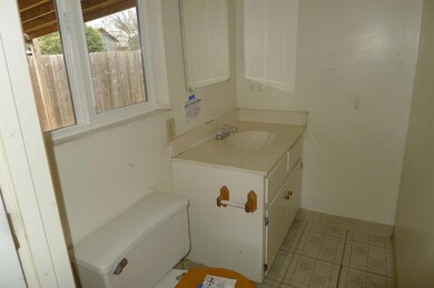 211 W Clark St, Medford, OR 97501 - photo 3