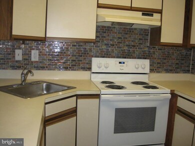 56 Ashlar Hill Ct, Parkville, MD 21234 - photo 2