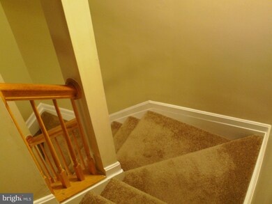 7102 Meadow Green Terrace, Hyattsville, MD 20785 - photo 5